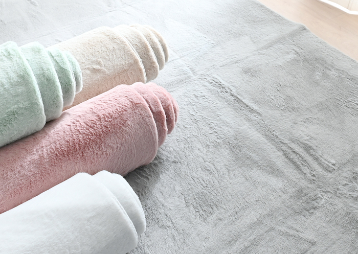 秋冬用ラグの選び方は厚みと素材が鍵！