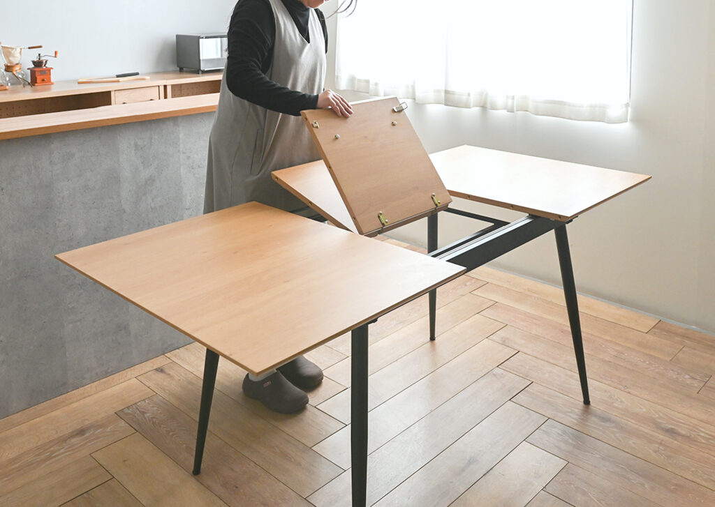 伸長式ダイニングテーブル